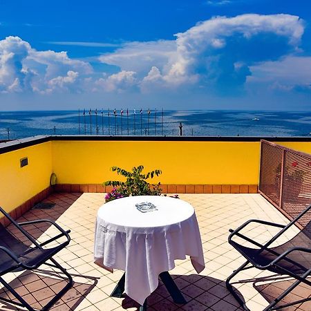Hotel Ristorante Miralago Garda  Ngoại thất bức ảnh