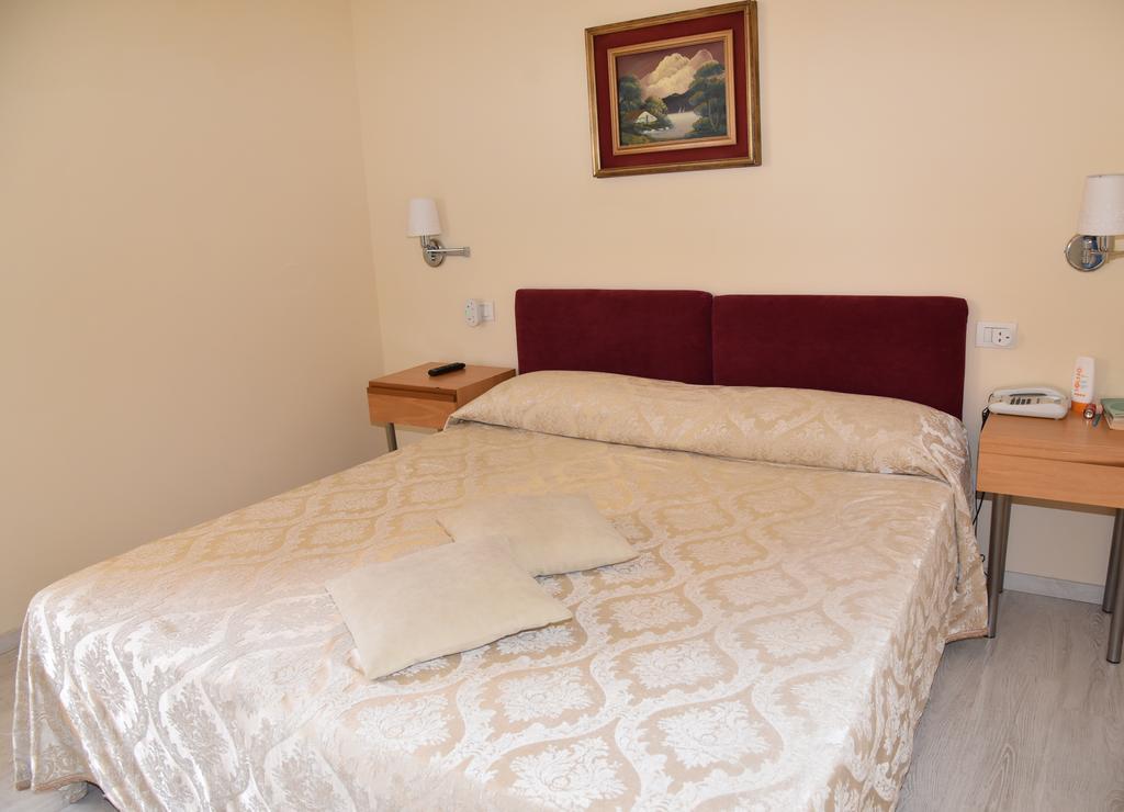Hotel Ristorante Miralago Garda  Ngoại thất bức ảnh