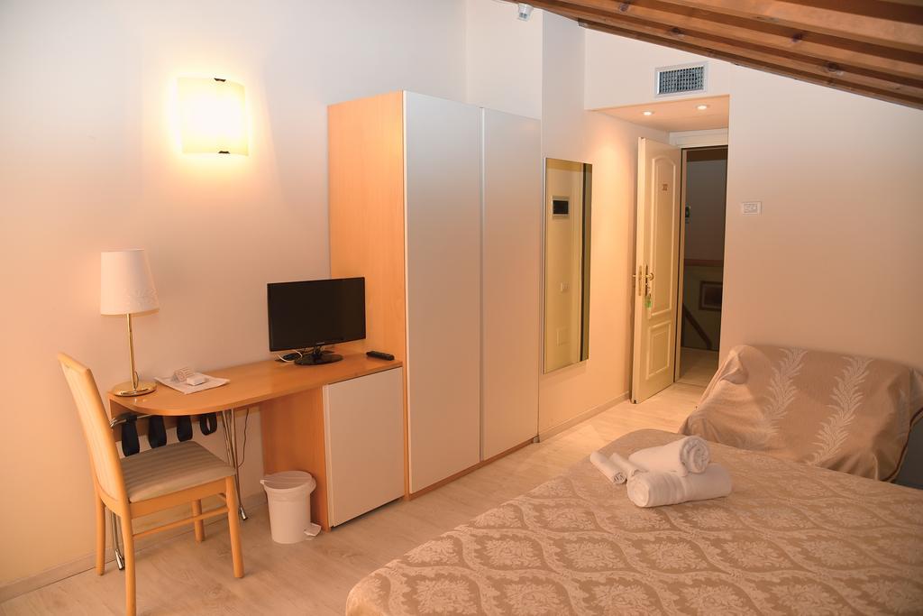 Hotel Ristorante Miralago Garda  Ngoại thất bức ảnh