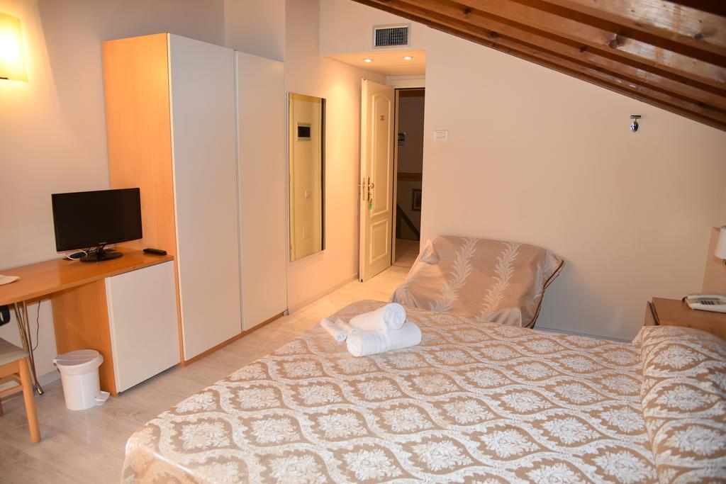 Hotel Ristorante Miralago Garda  Ngoại thất bức ảnh