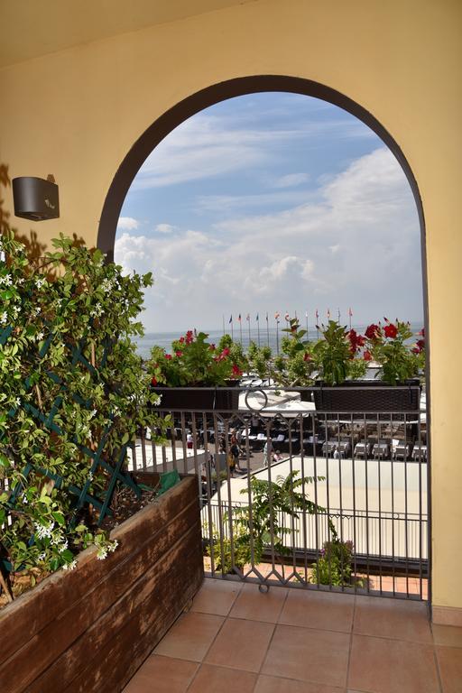 Hotel Ristorante Miralago Garda  Ngoại thất bức ảnh